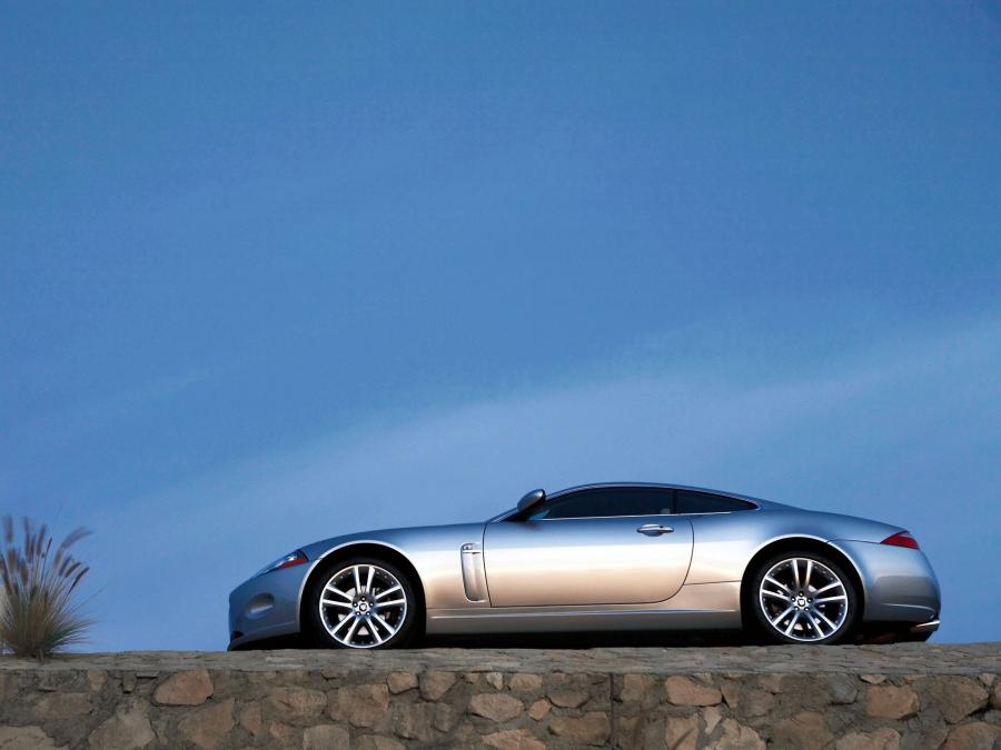  Jaguar XK Coupe 2006 года  (фото 2 из 41)